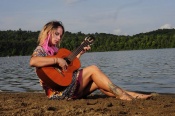Bella Rose 's Pic 3 of Issue 46
